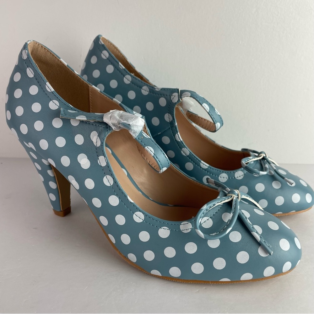 Oripalla NWOT Polka Dot Closed Toe Heels